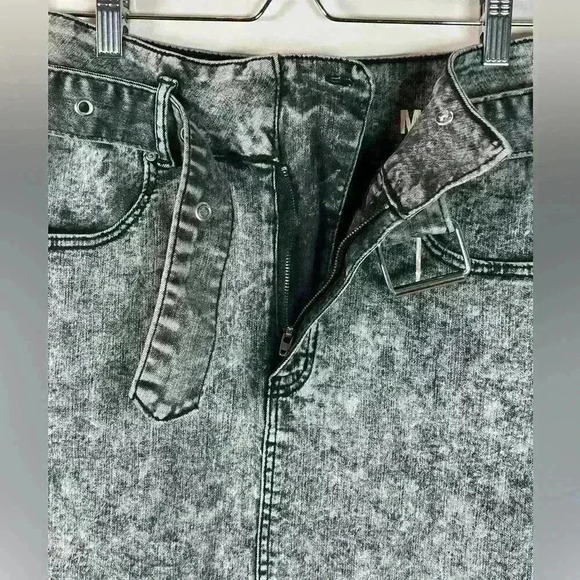Refuge Denim Acid Wash Black Denim High Waisted Belted Skirt Size Medium - Picture 5 of 8